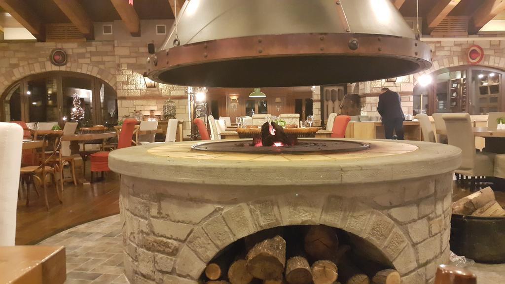 Kazarma Hotel Kalývia Fylaktís Bagian luar foto