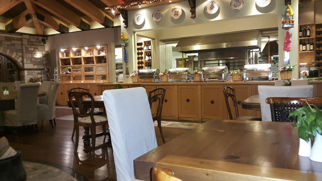 Kazarma Hotel Kalývia Fylaktís Bagian luar foto