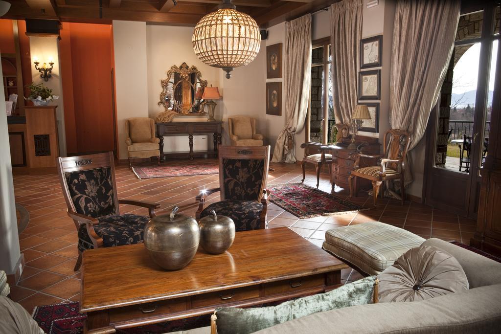 Kazarma Hotel Kalývia Fylaktís Bagian luar foto