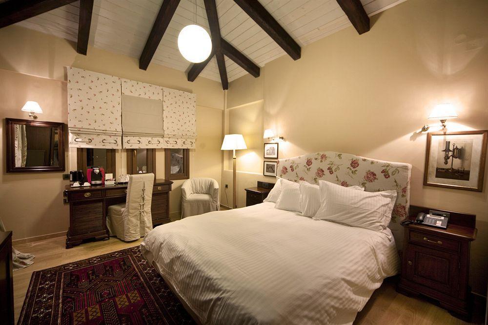 Kazarma Hotel Kalývia Fylaktís Bagian luar foto